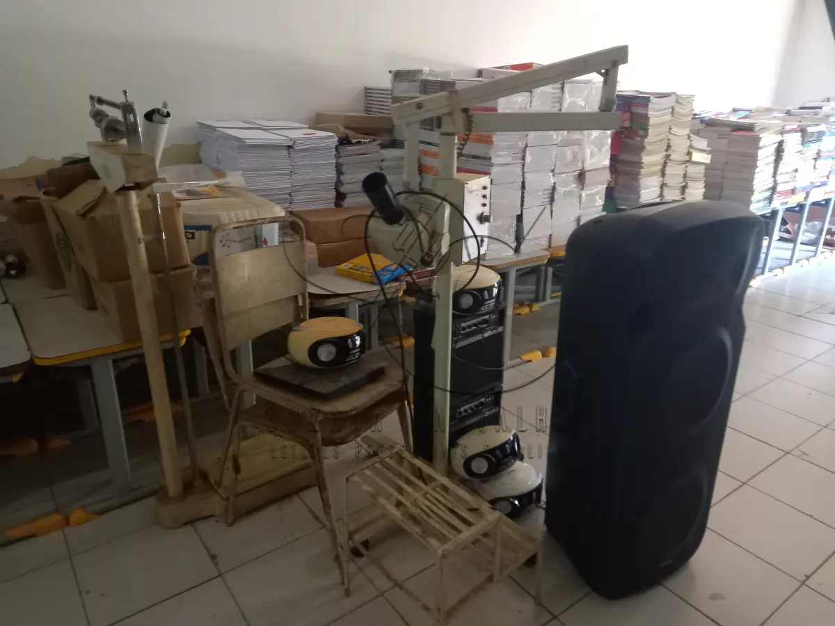 LOTE 005 - SUCATAS MOBILIÁRIOS