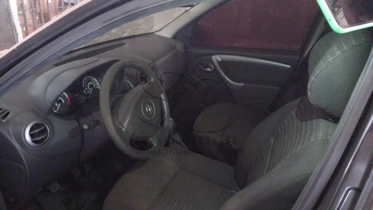 LOTE 001 - VEÍCULO RENAULT SANDERO