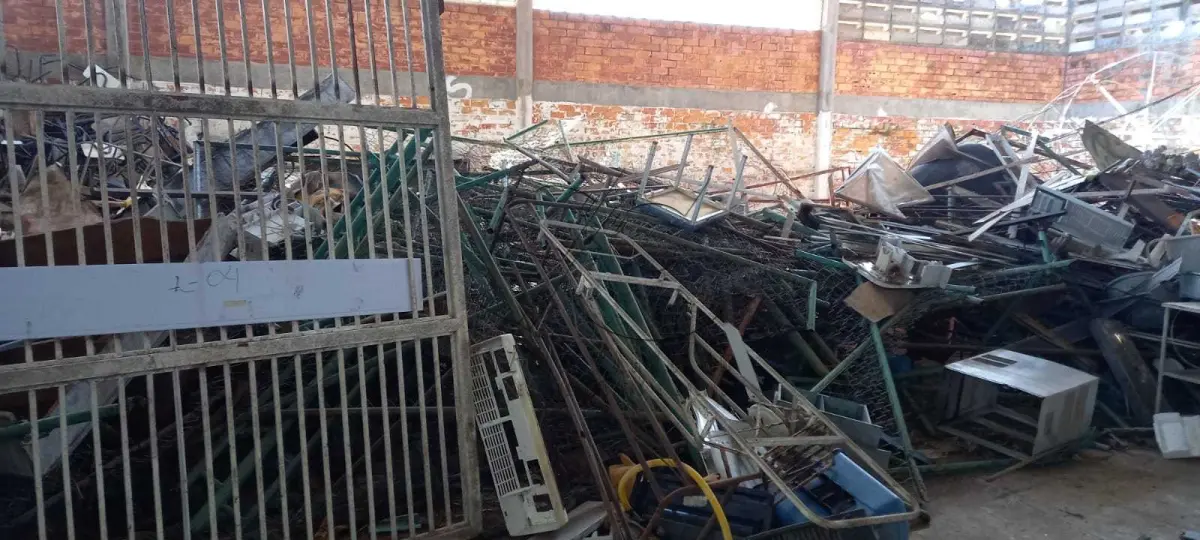 LOTE 004 - SUCATAS DIVERSAS