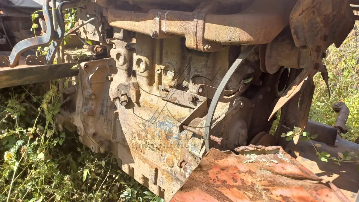 LOTE 011 - TRATOR, CAÇAMBA, COLETORA