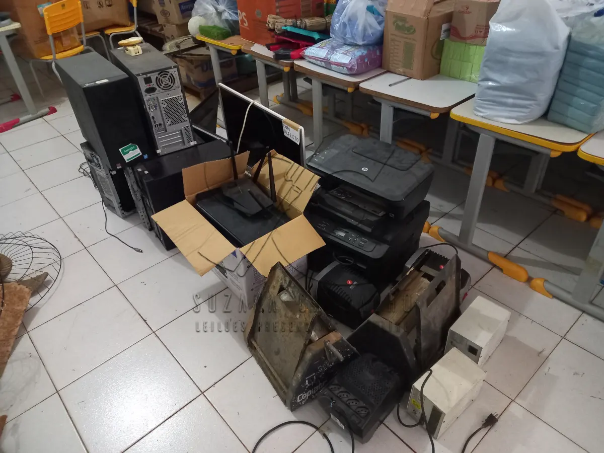 LOTE 004 - SUCATAS MOBILIÁRIOS