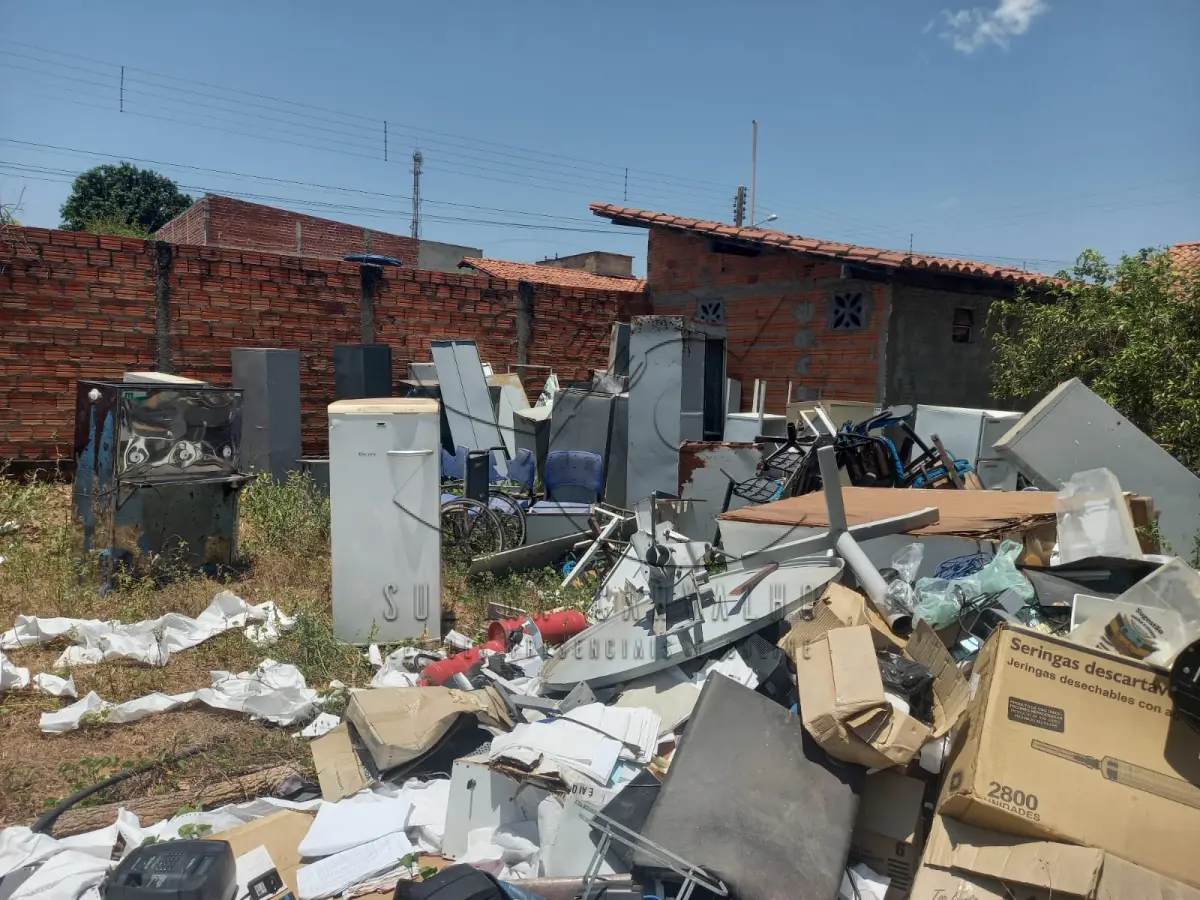 LOTE 005 - MOBILIÁRIOS