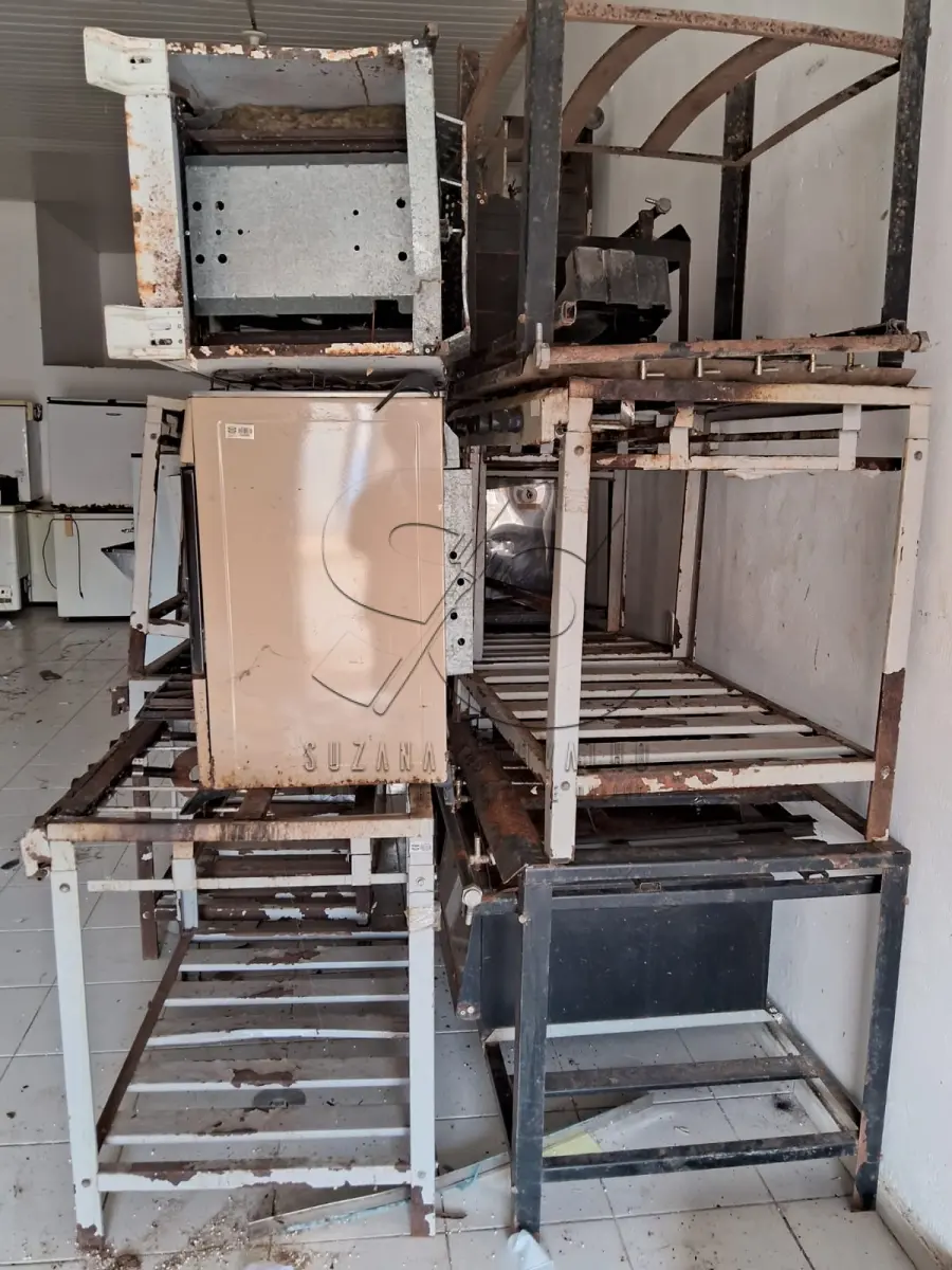 LOTE 010 - MOBILIÁRIOS