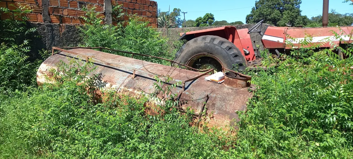 LOTE 011 - TRATOR, CAÇAMBA, COLETORA