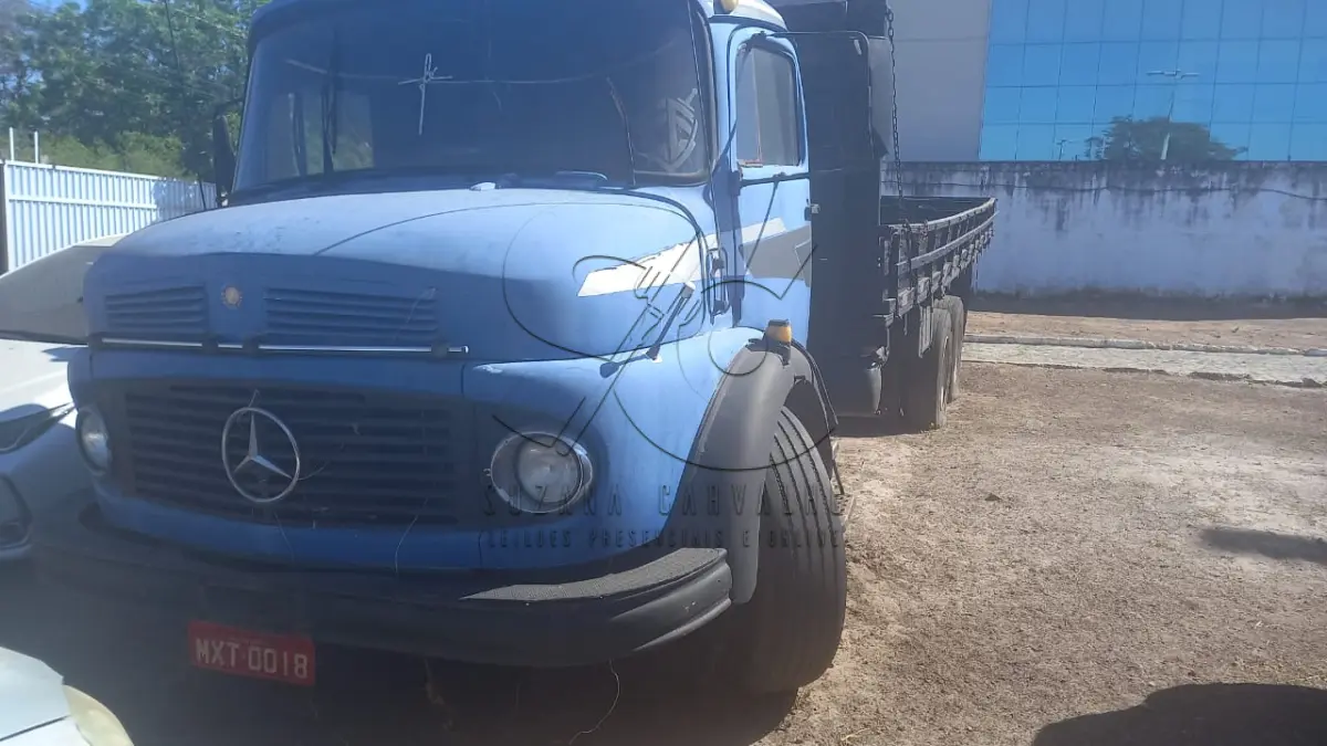 LOTE 001 - SUCATA M. BENZ