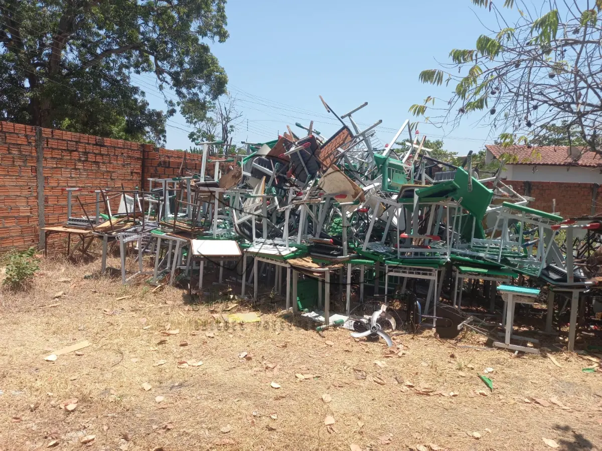 LOTE 003 - MOBILIÁRIOS