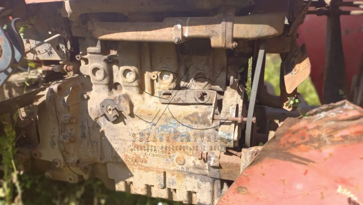 LOTE 011 - TRATOR, CAÇAMBA, COLETORA