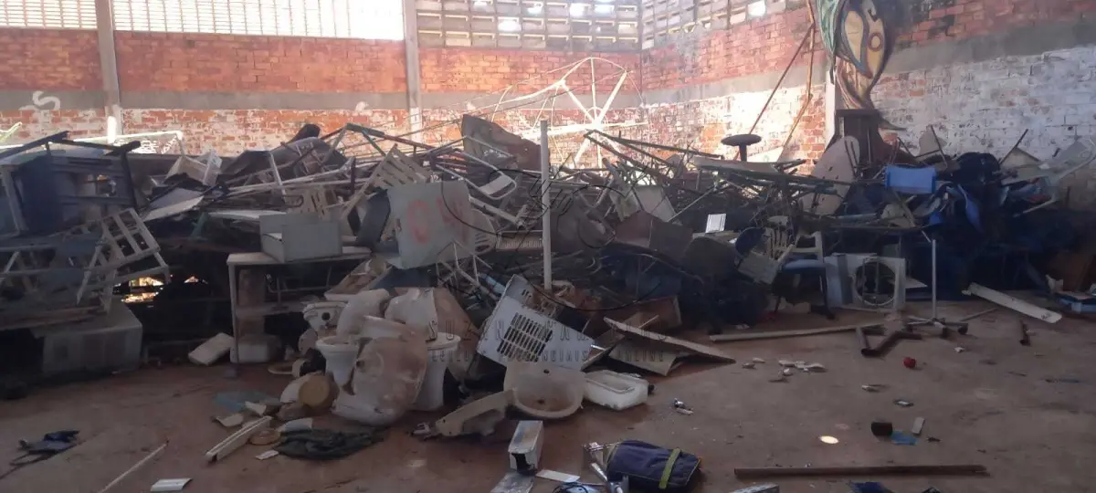 LOTE 004 - SUCATAS DIVERSAS