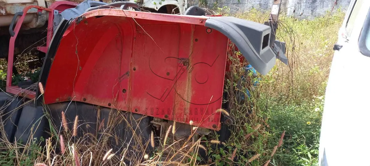 LOTE 013 - TRATOR (REPARTIDO)