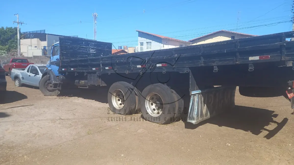 LOTE 001 - SUCATA M. BENZ