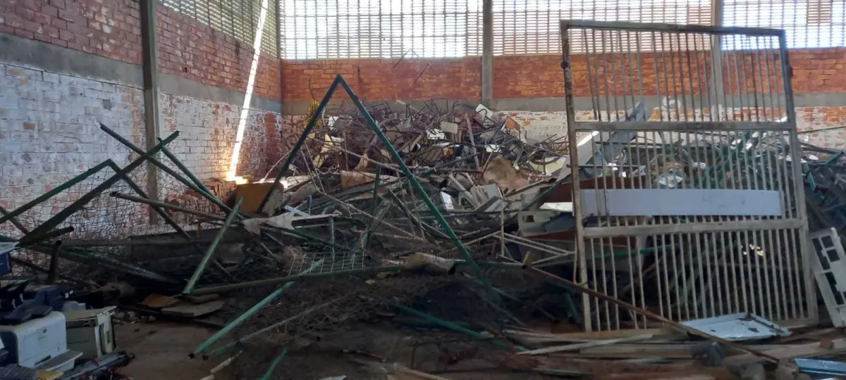 LOTE 004 - SUCATAS DIVERSAS