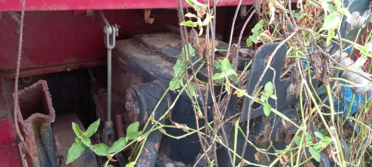 LOTE 013 - TRATOR (REPARTIDO)