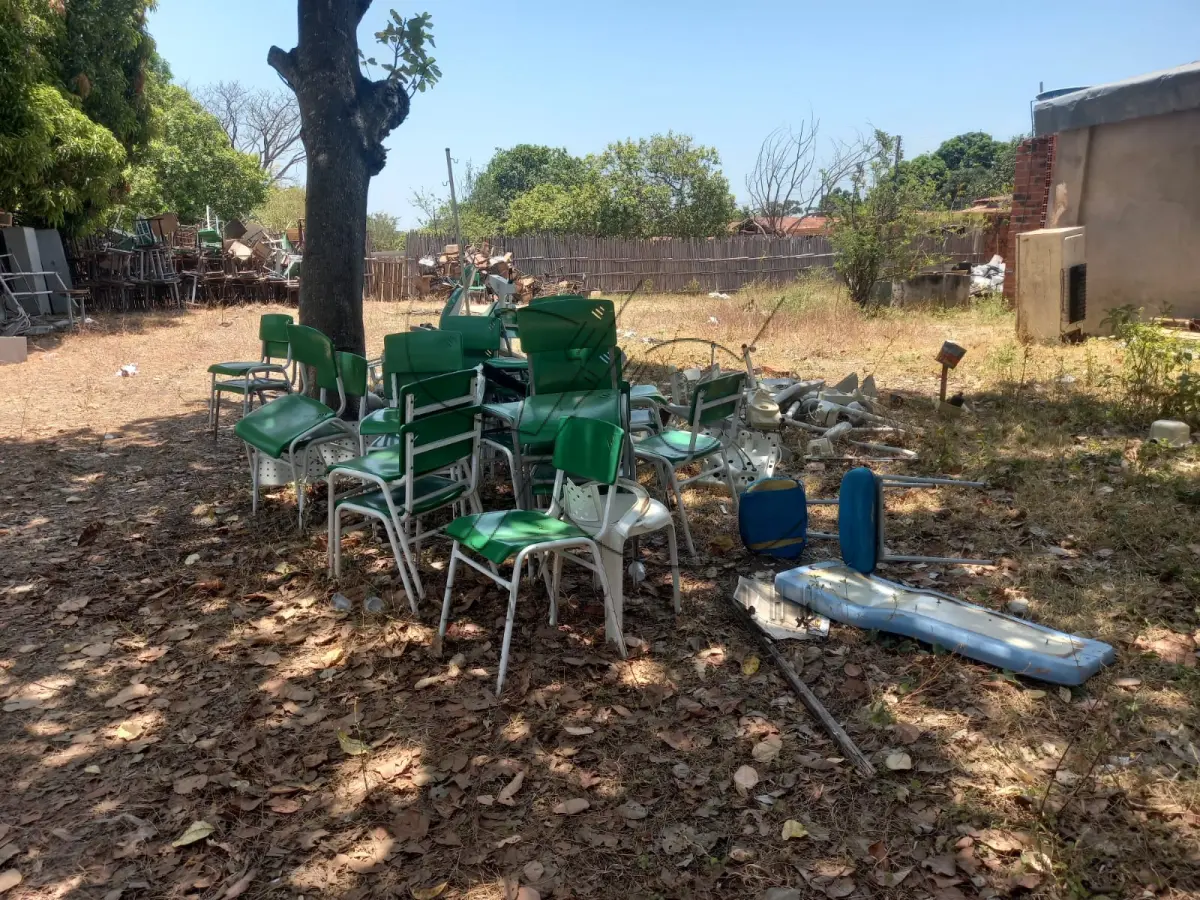 LOTE 003 - MOBILIÁRIOS