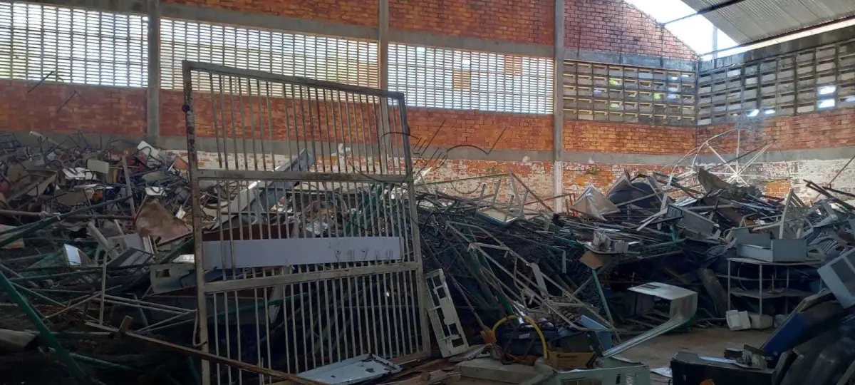 LOTE 004 - SUCATAS DIVERSAS