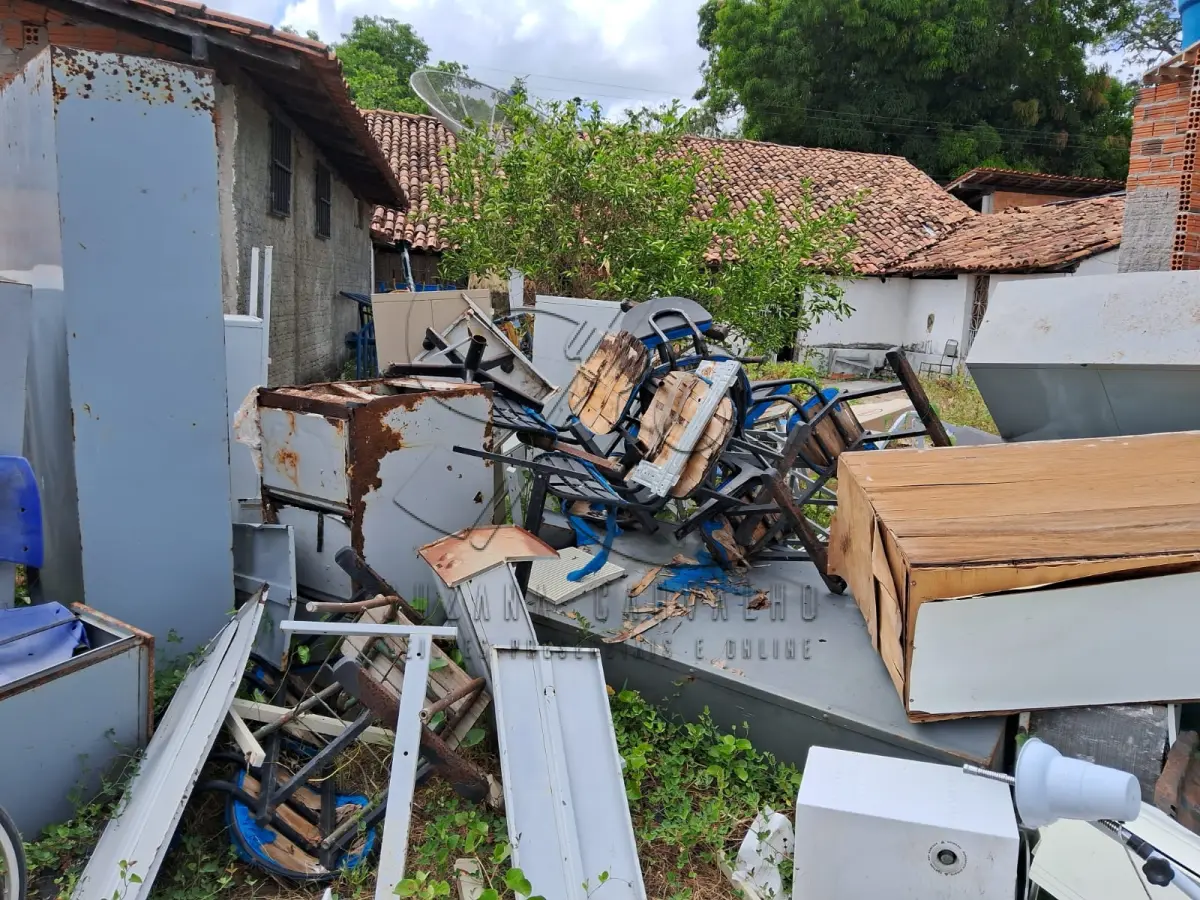 LOTE 005 - MOBILIÁRIOS