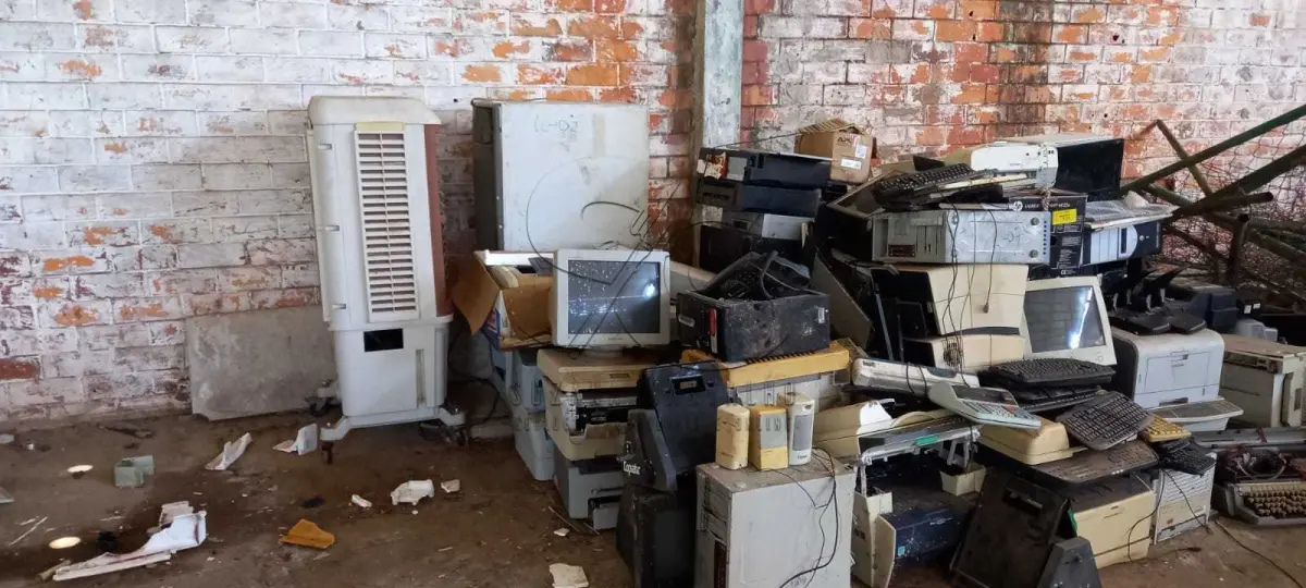 LOTE 007 - SUCATA MATERIAL INFORMÁTICA