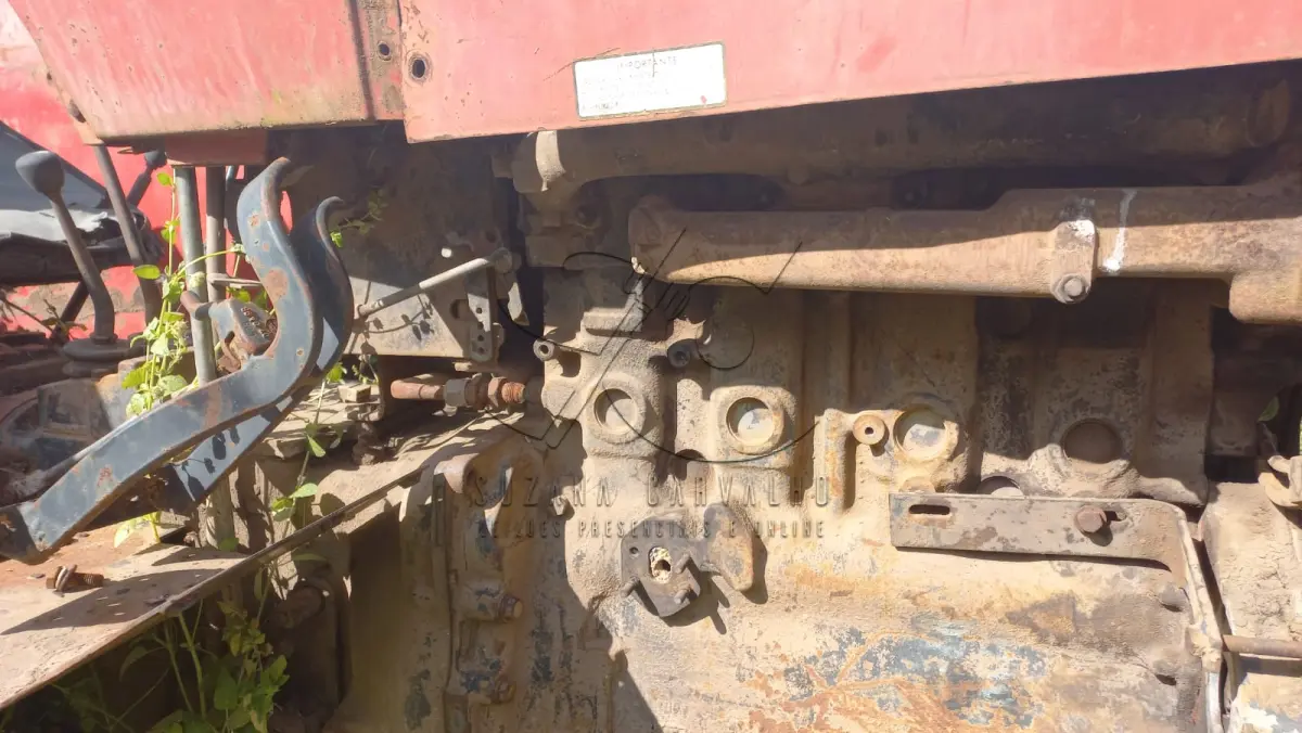 LOTE 011 - TRATOR, CAÇAMBA, COLETORA