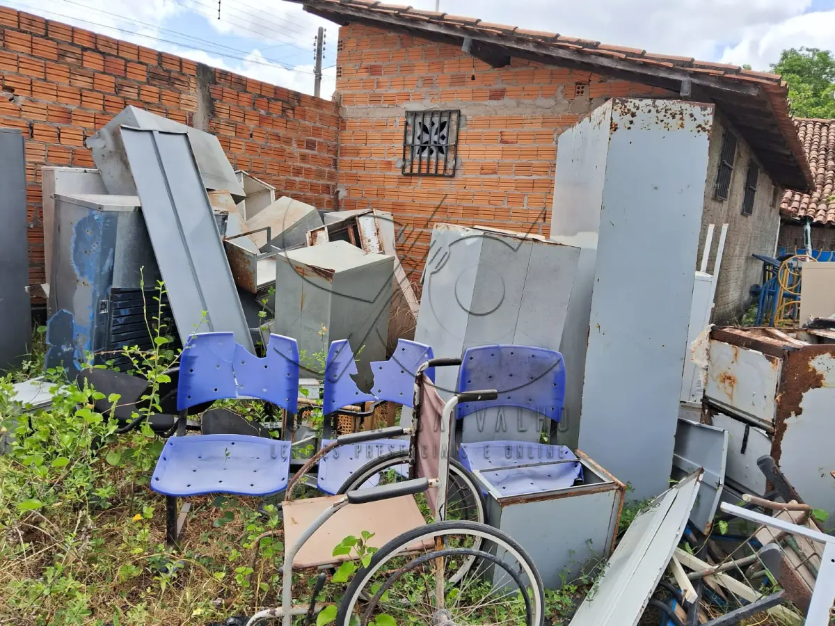 LOTE 005 - MOBILIÁRIOS