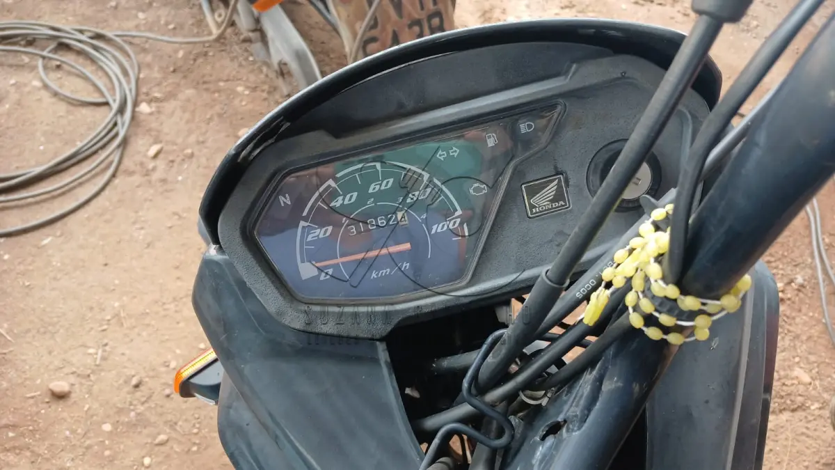 LOTE 002 - MOTO HONDA 