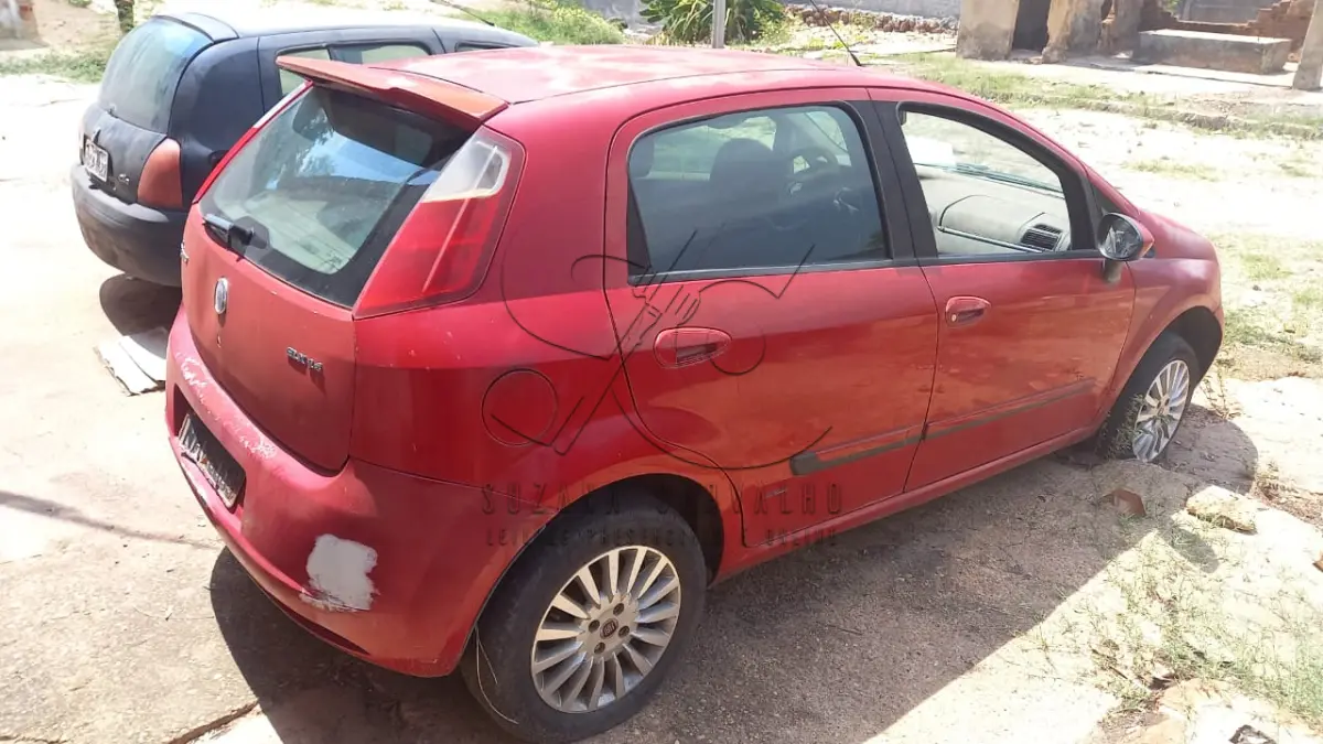 LOTE 012 - VEÍCULO FIAT PUNTO