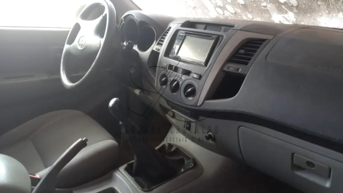 LOTE 018 - VEÍCULO TOYOTA HILLUX