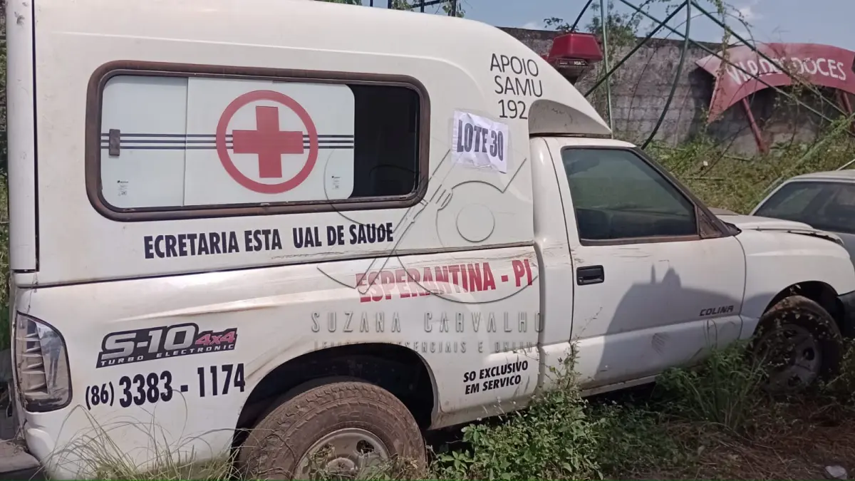 LOTE 030 - CAMIONETA AMBULÂNCIA GM