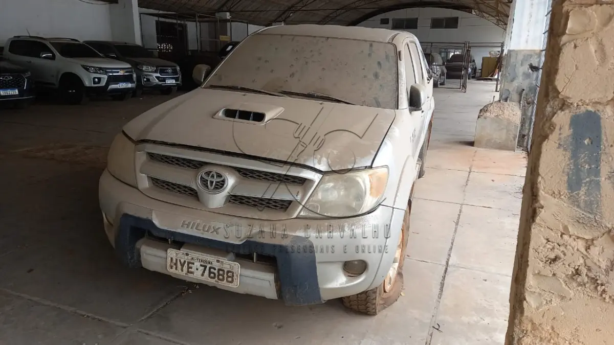 LOTE 018 - VEÍCULO TOYOTA HILLUX