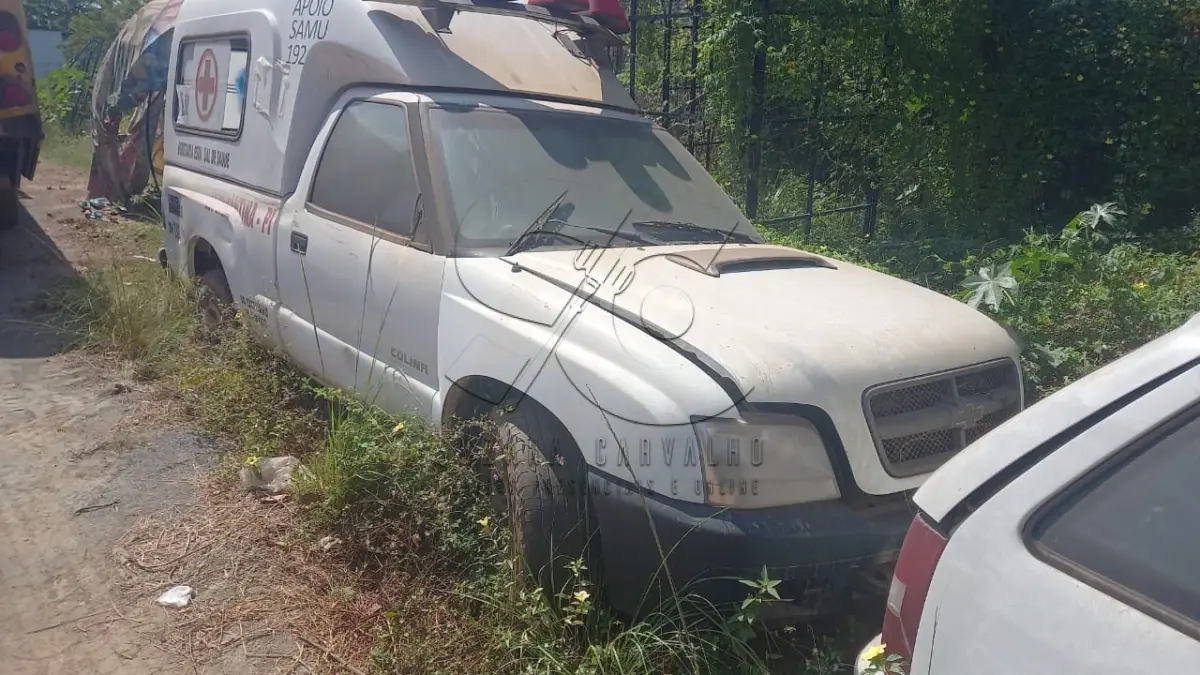 LOTE 030 - CAMIONETA AMBULÂNCIA GM