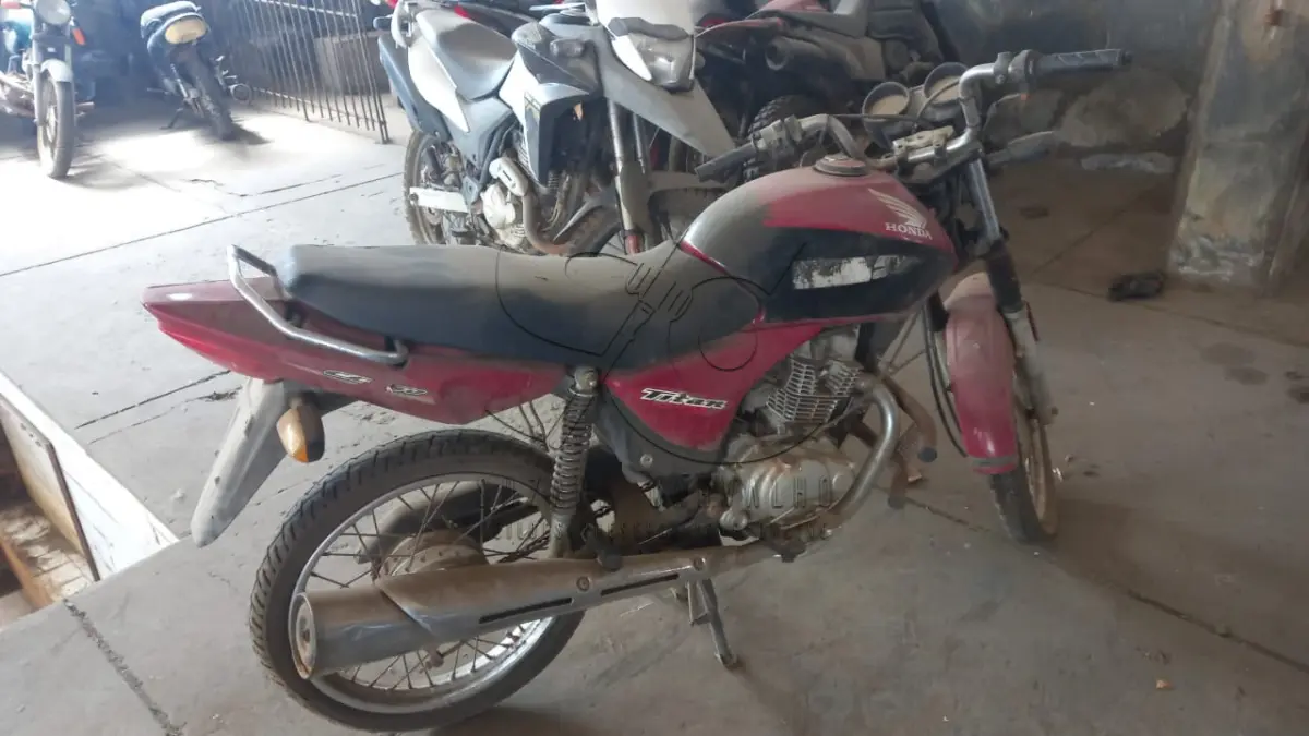 LOTE 008 - MOTO HONDA 150 TITAN ES