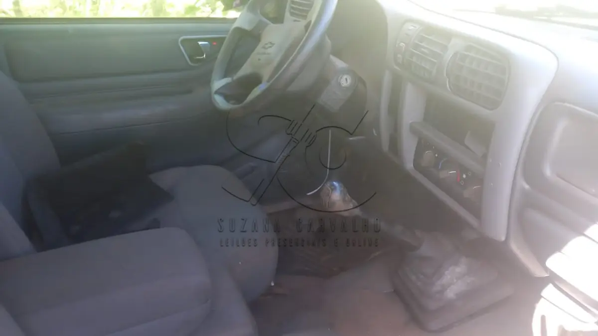 LOTE 030 - CAMIONETA AMBULÂNCIA GM