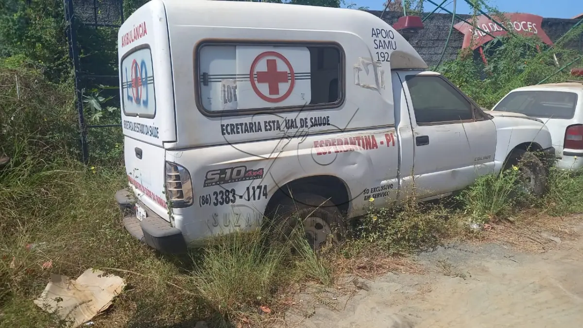 LOTE 030 - CAMIONETA AMBULÂNCIA GM