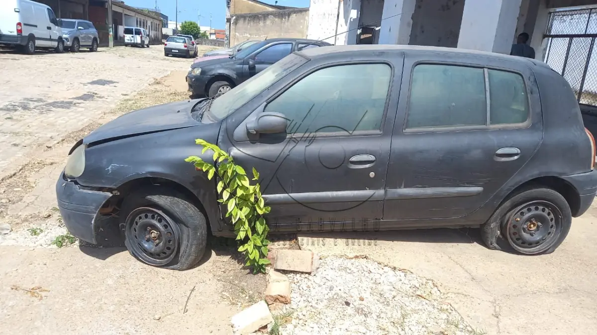 LOTE 015 - VEÍCULO RENAULT CLIO RL