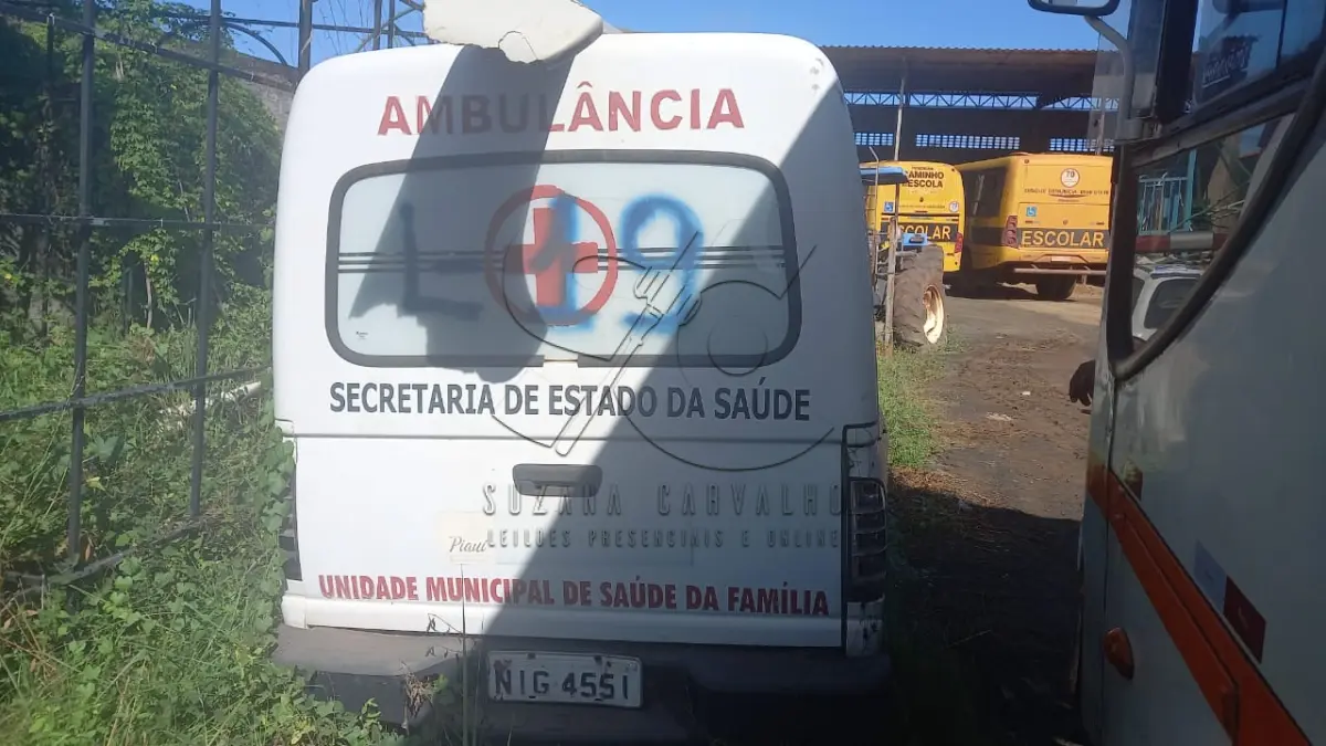 LOTE 030 - CAMIONETA AMBULÂNCIA GM