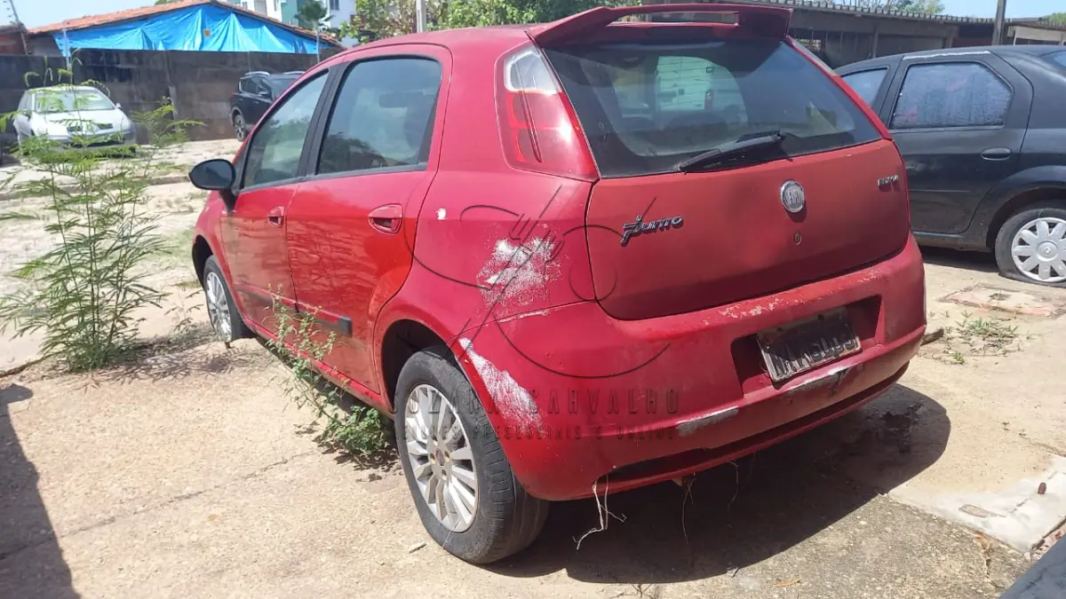 LOTE 012 - VEÍCULO FIAT PUNTO