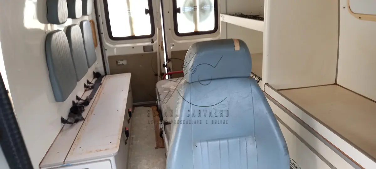 LOTE 025 - CAMIONETA AMBULÂNCIA FIAT