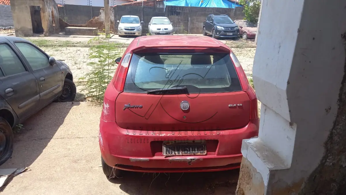 LOTE 012 - VEÍCULO FIAT PUNTO