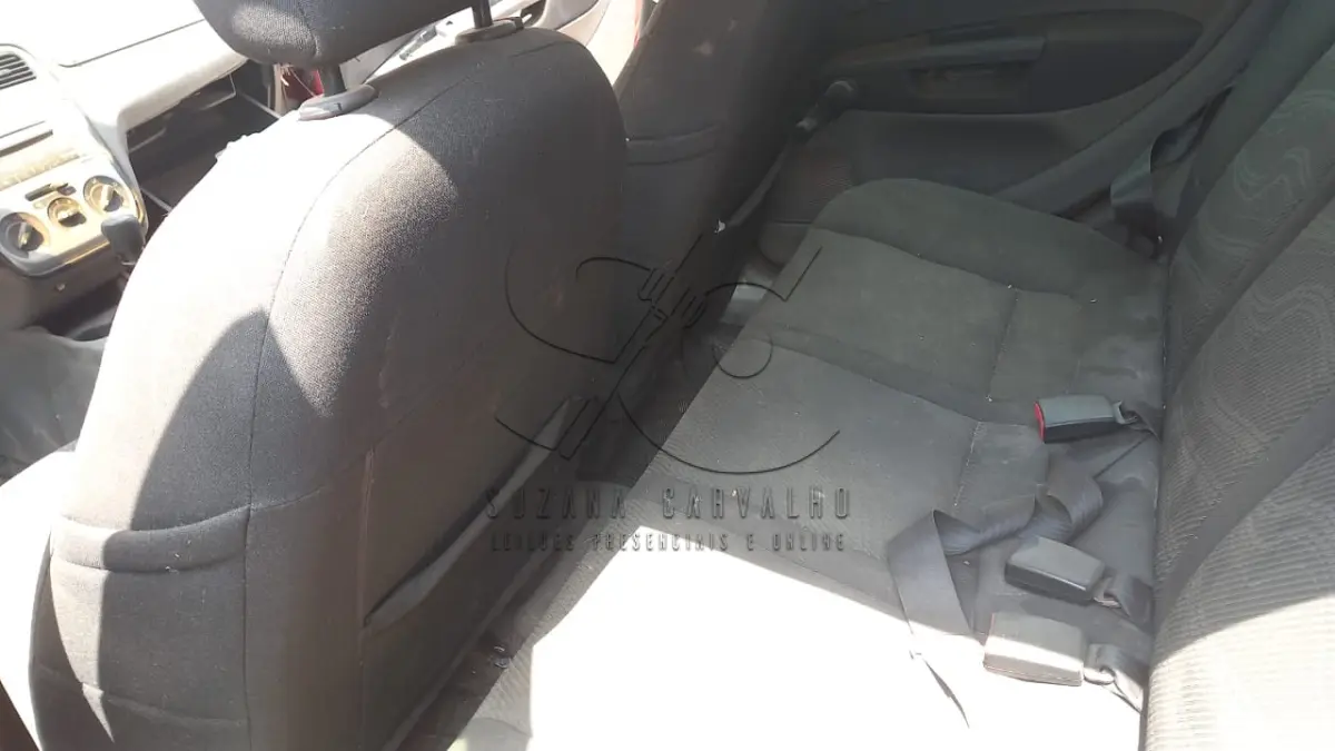 LOTE 012 - VEÍCULO FIAT PUNTO