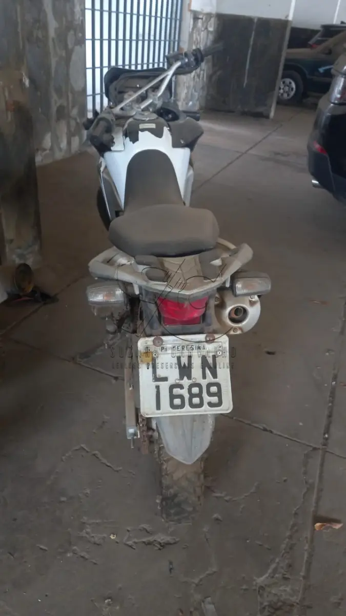 LOTE 009 - MOTO HONDA XRE 300