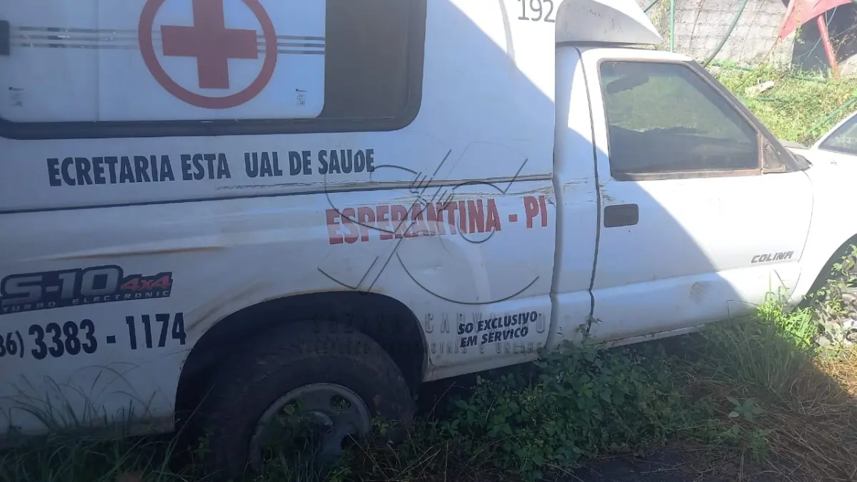 LOTE 030 - CAMIONETA AMBULÂNCIA GM