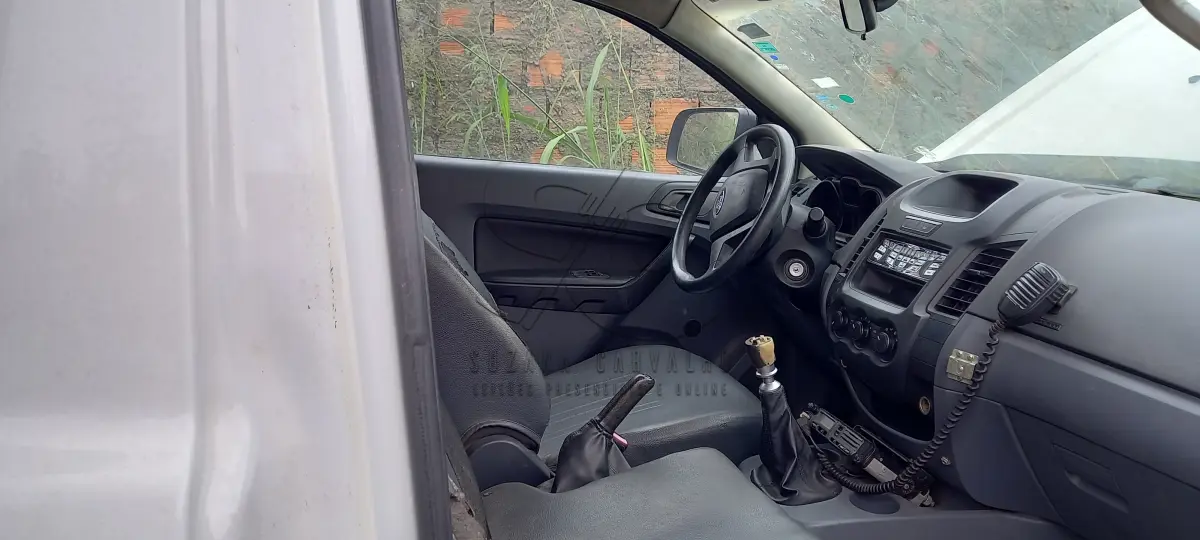 LOTE 026 - CAMIONETA AMBULÂNCIA FORD