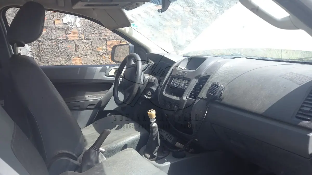 LOTE 026 - CAMIONETA AMBULÂNCIA FORD