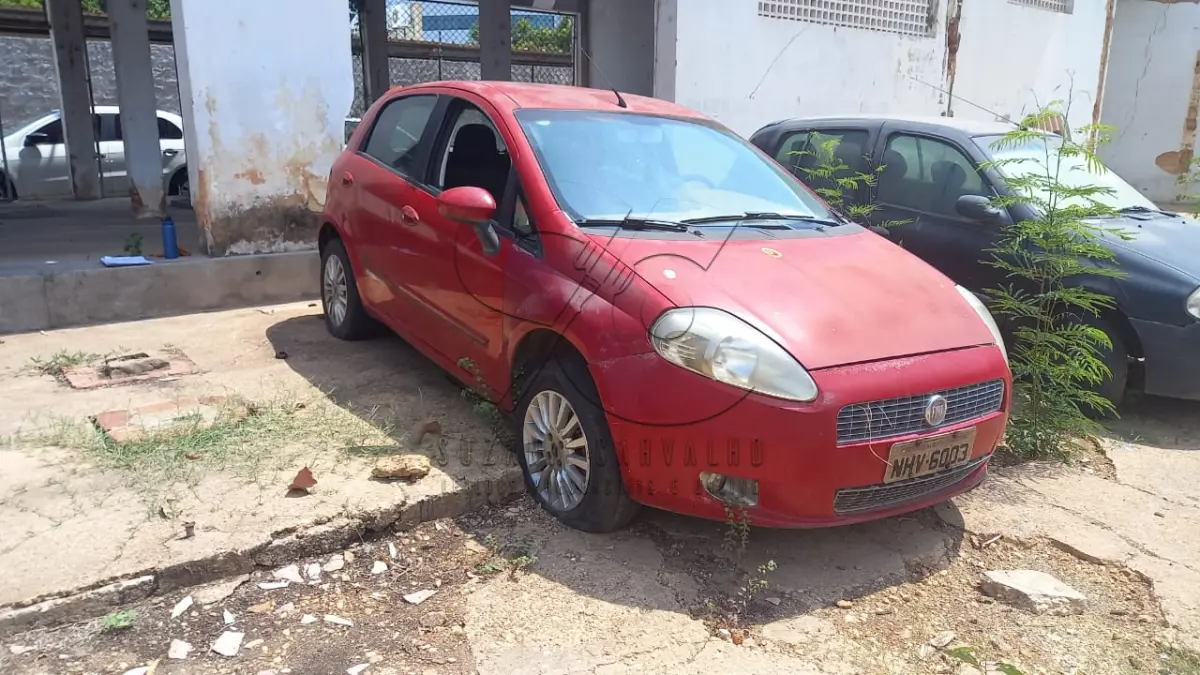 LOTE 012 - VEÍCULO FIAT PUNTO