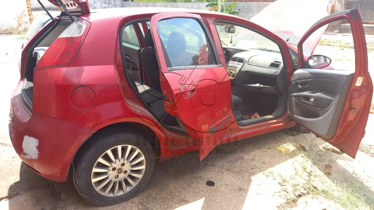 LOTE 012 - VEÍCULO FIAT PUNTO