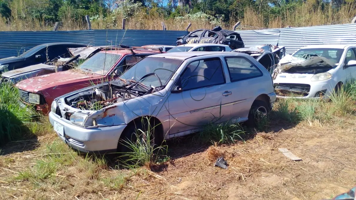 LOTE 012 - SUCATA VW GOL 1000I 1995