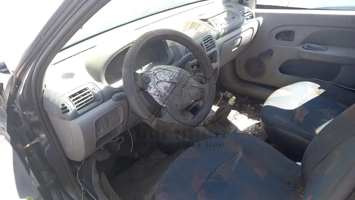 LOTE 002 - SUCATA RENAULT CLIO EM PARNAÍBA