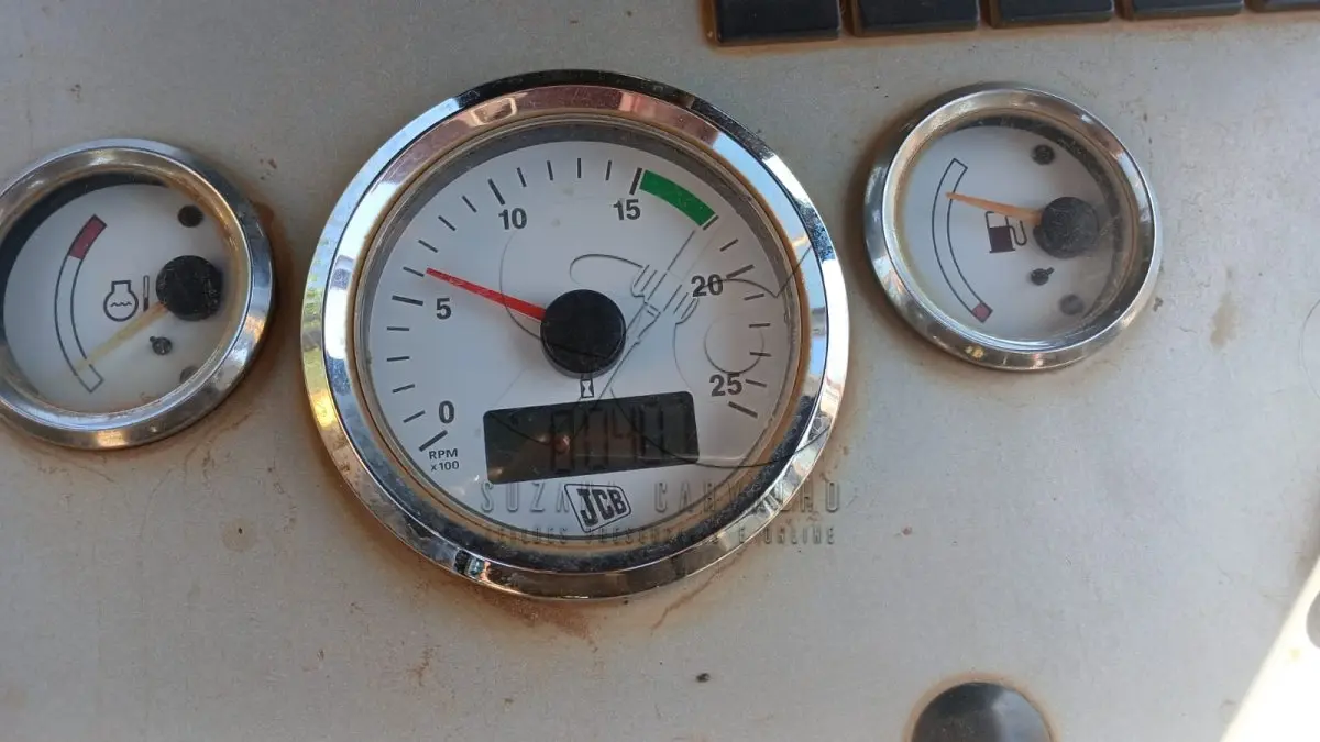 LOTE 005 - RETROESCAVADEIRA JCB