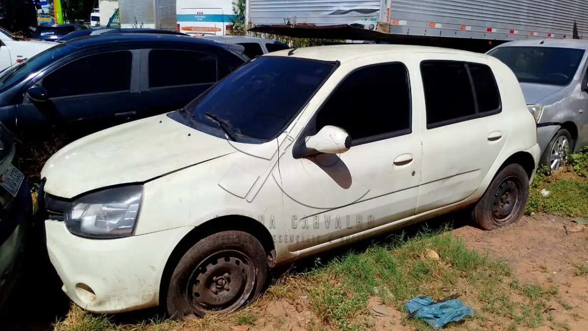 LOTE 001 - SUCATA RENAULT CLIO 2014/2015