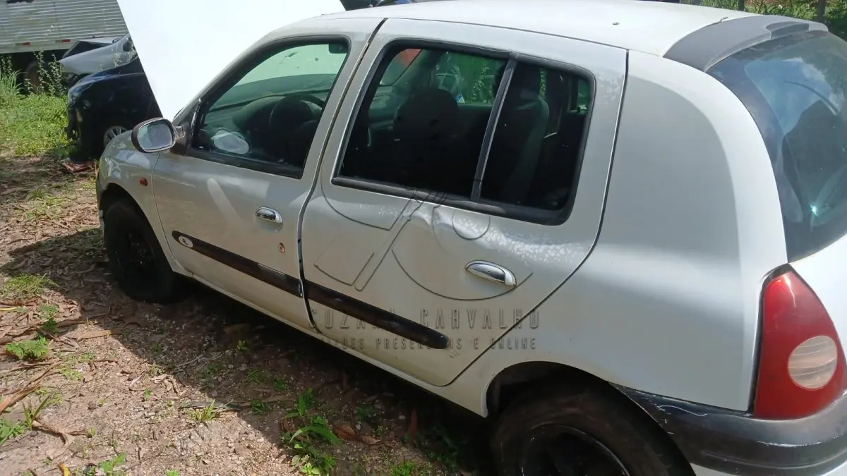 LOTE 001 - SUCATA RENAULT CLIO 2001