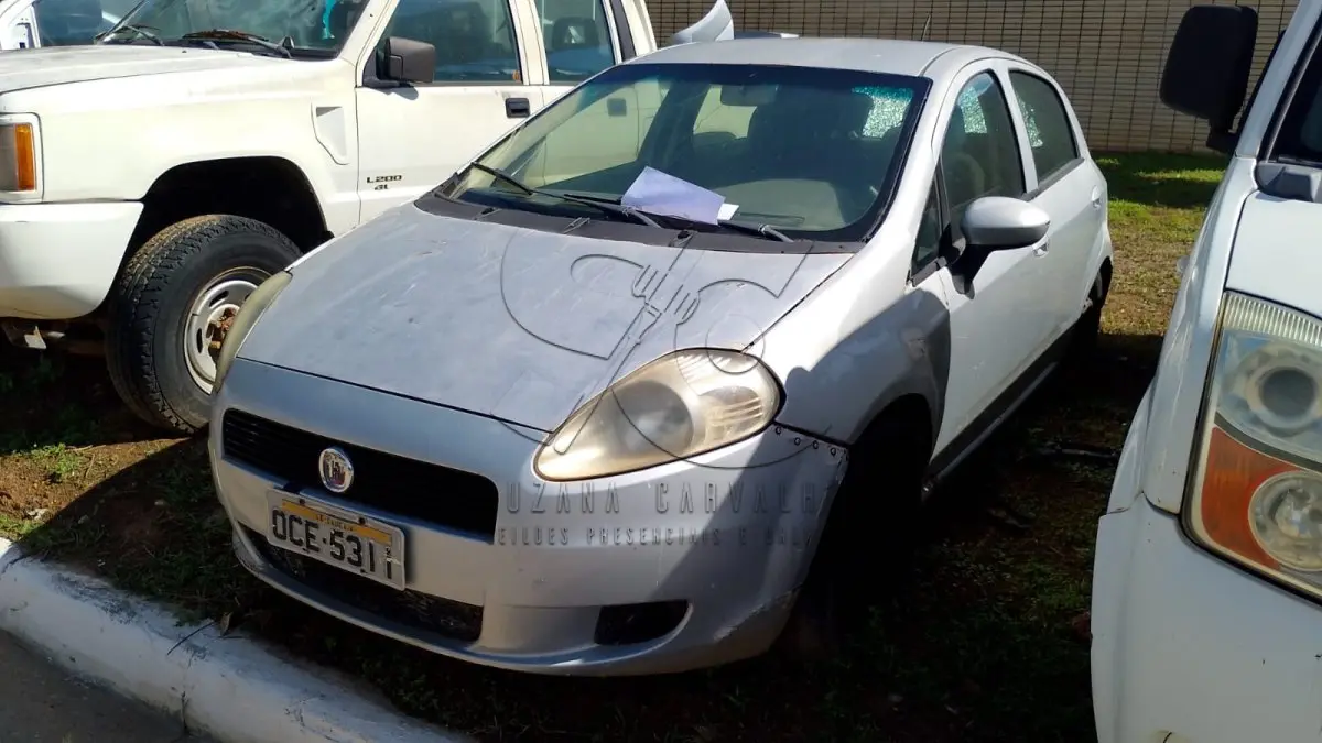 LOTE 008 - FIAT/PUNTO ESSENCE 2011/2011