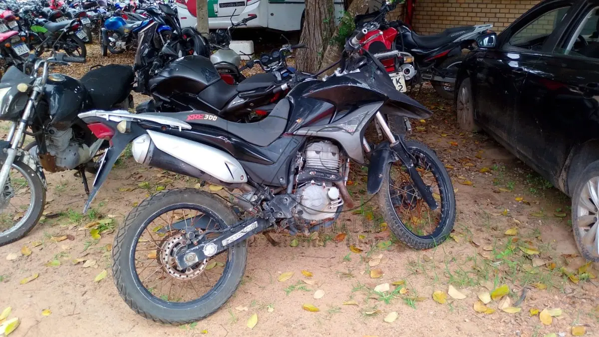 LOTE 004 - HONDA XRE 300 2010